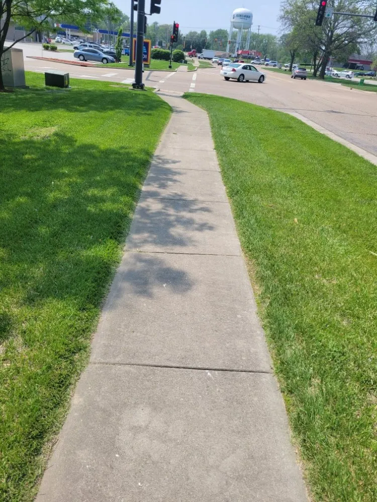 Affordable landscape design for beautiful yards across Saint Louis, MO - Eds Lawn & Landscape