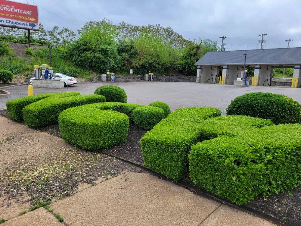 Expert lawn mowing service for beautiful yards in Saint Louis, MO by Eds Lawn & Landscape