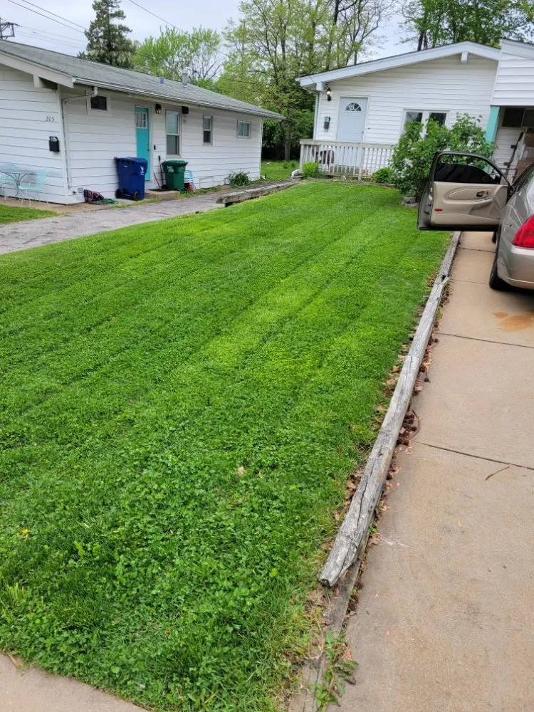 Local landscape installation experts serving Saint Louis, MO - Eds Lawn & Landscape