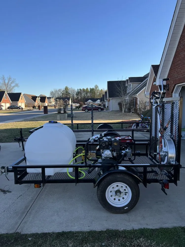 Custom yard maintenance experts serving Rossville, GA - Ed's Lawn Care & Pressure Washing Service