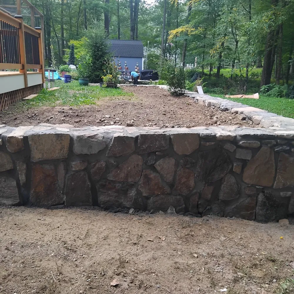 Expert lawn mowing service experts serving Danbury, CT - Eds Tree & landscaping