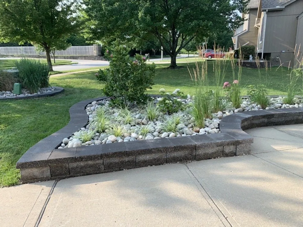 Trusted outdoor landscaping in North Kansas City, MO by EDU Lawn Service