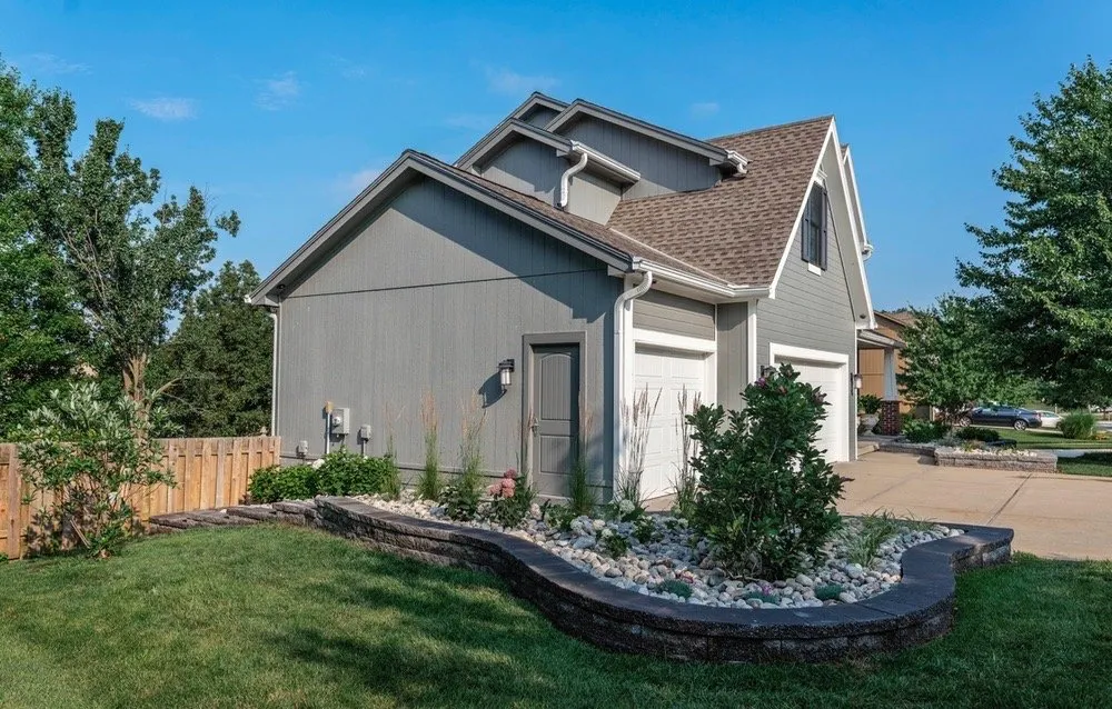 Affordable outdoor landscaping in North Kansas City, MO - EDU Lawn Service