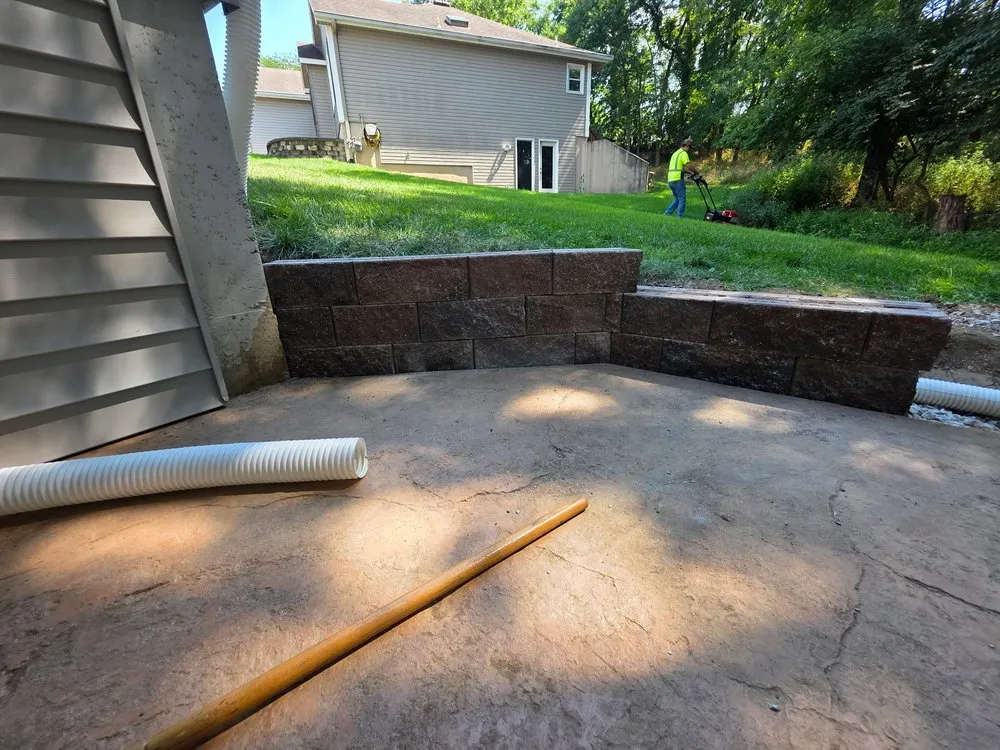 Professional yard cleanup service in North Kansas City, MO by EDU Lawn Service