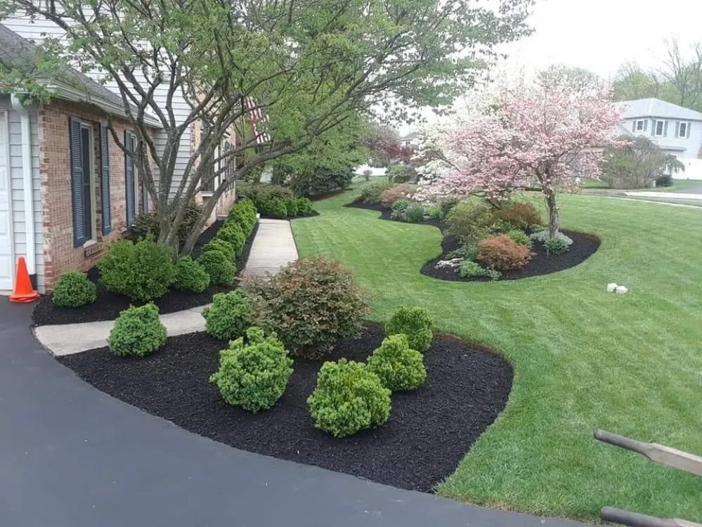 Expert lawn care service experts serving East Windsor, NJ - Eduardo's Landscape & Lawn Service