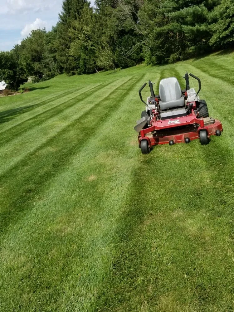 Expert lawn mowing service experts serving East Windsor, NJ - Eduardo's Landscape & Lawn Service