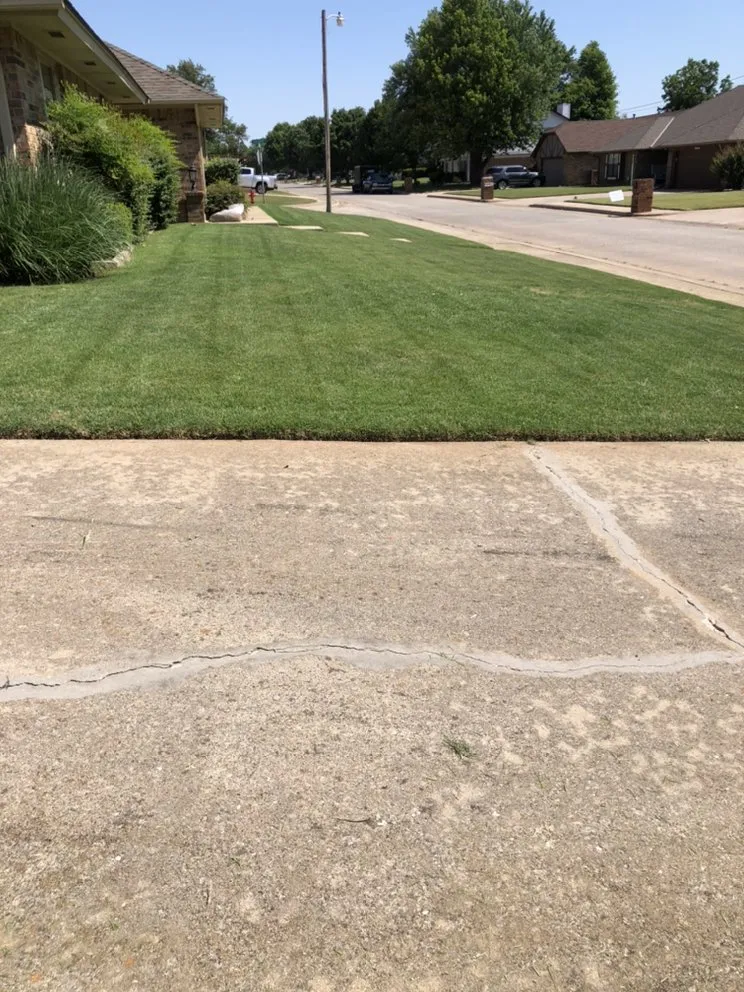 Local lawn mowing service in Oklahoma City, OK by Eduardo’s landscaping & painting