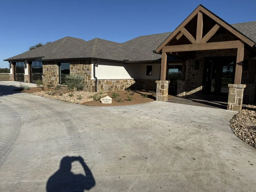 Expert yard maintenance in Weatherford, TX - Eduardo’s landscaping