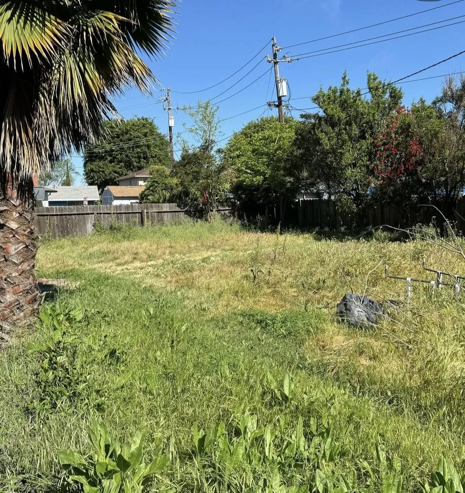 Reliable outdoor landscaping for residential properties in Lodi, CA by Eduardo’s Lawn Care Service