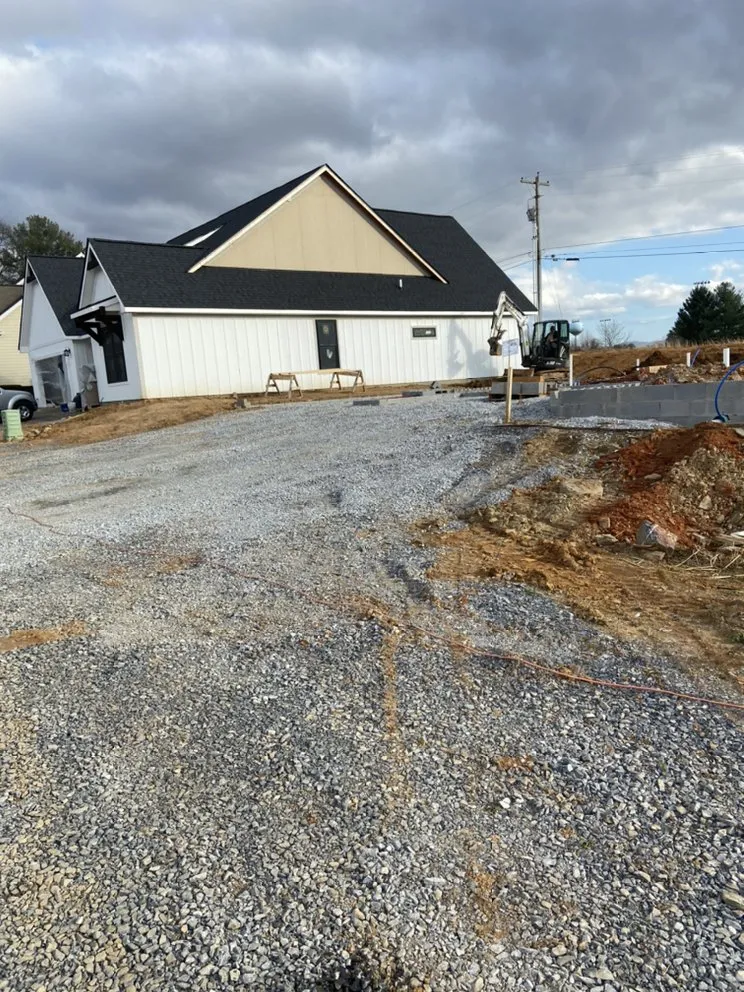 Top-rated yard cleanup service in Kingsport, TN - Edward & Ellen