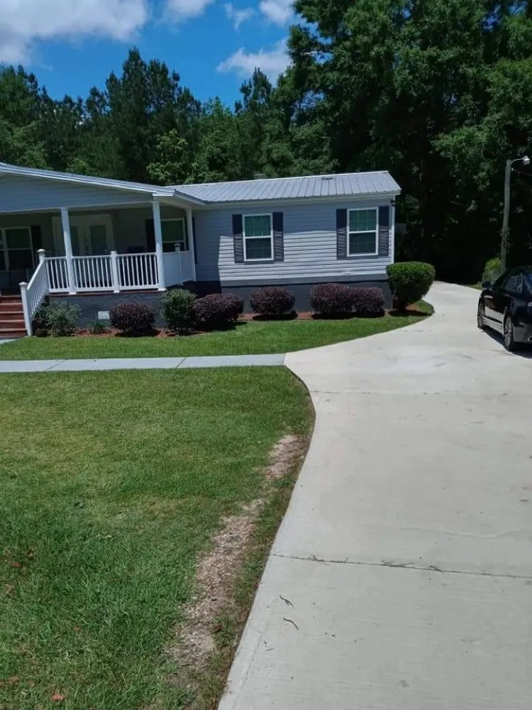 Reliable lawn mowing service experts serving Cairo, GA - Edward Jones LawnCare