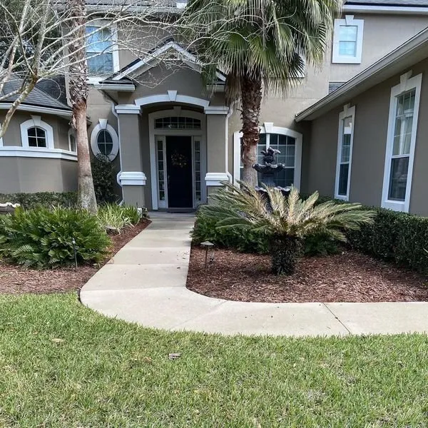 Affordable lawn mowing service in Lithia, FL by Edwards Edge Lawn Care