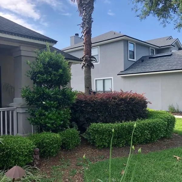 Trusted residential landscaping experts serving Lithia, FL - Edwards Edge Lawn Care