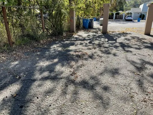 Edwards Hauling And Landscaping Logo