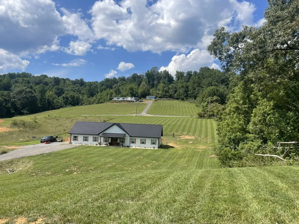 Reliable yard maintenance in Blountville, TN by Edwards Lawn and Landscaping