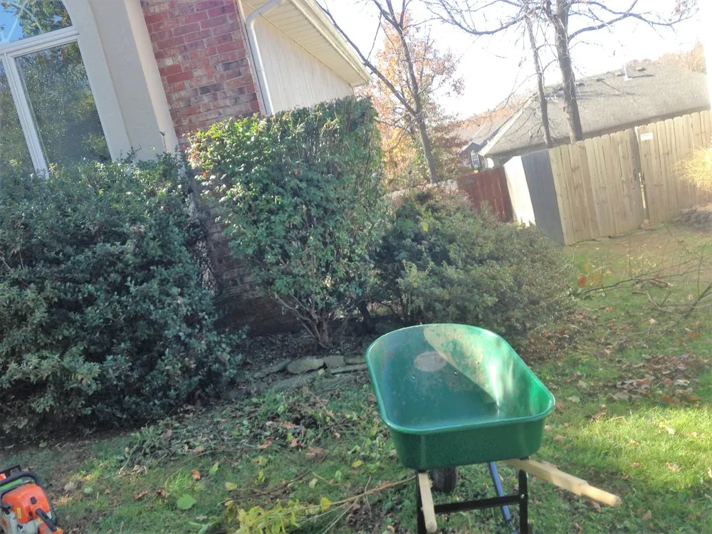 Expert garden landscaping experts serving Strafford, MO - Edwards Lawn Service