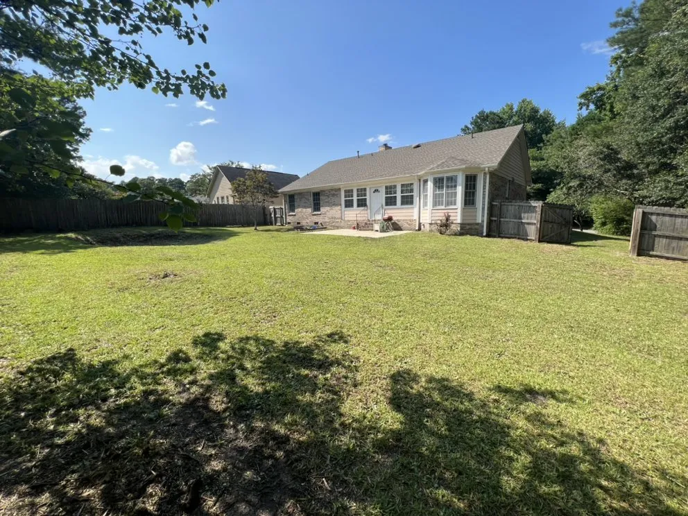 Professional lawn mowing service experts serving Fayetteville, NC - Edwards Maintenance & Lawn Care