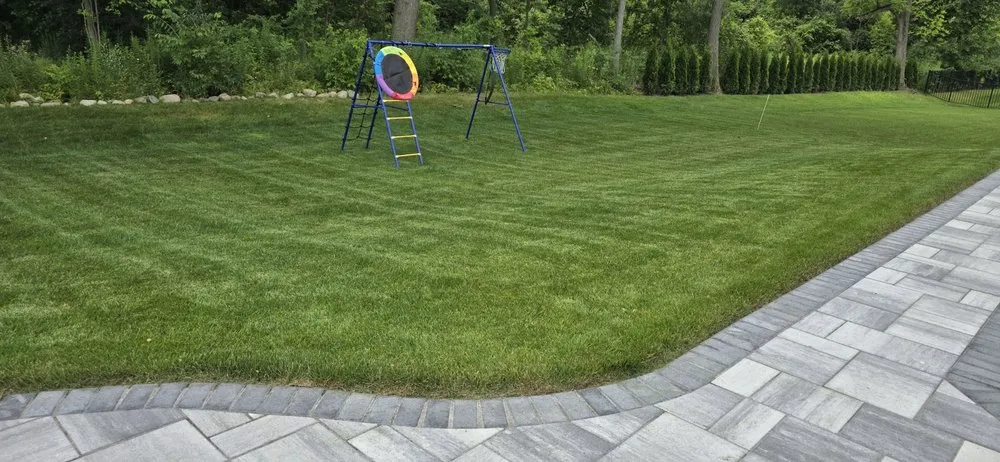 Top-rated yard maintenance experts serving Sterling Heights, MI - E&E landscape
