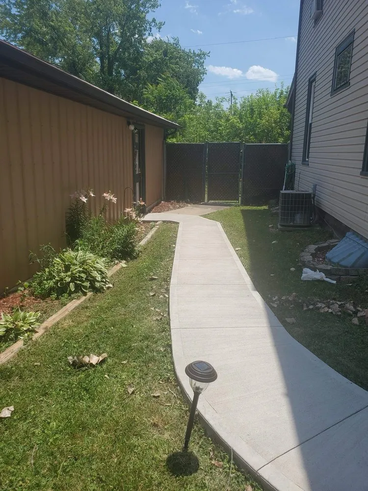 Custom landscape installation in Mansfield, OH by EE Lawn Care