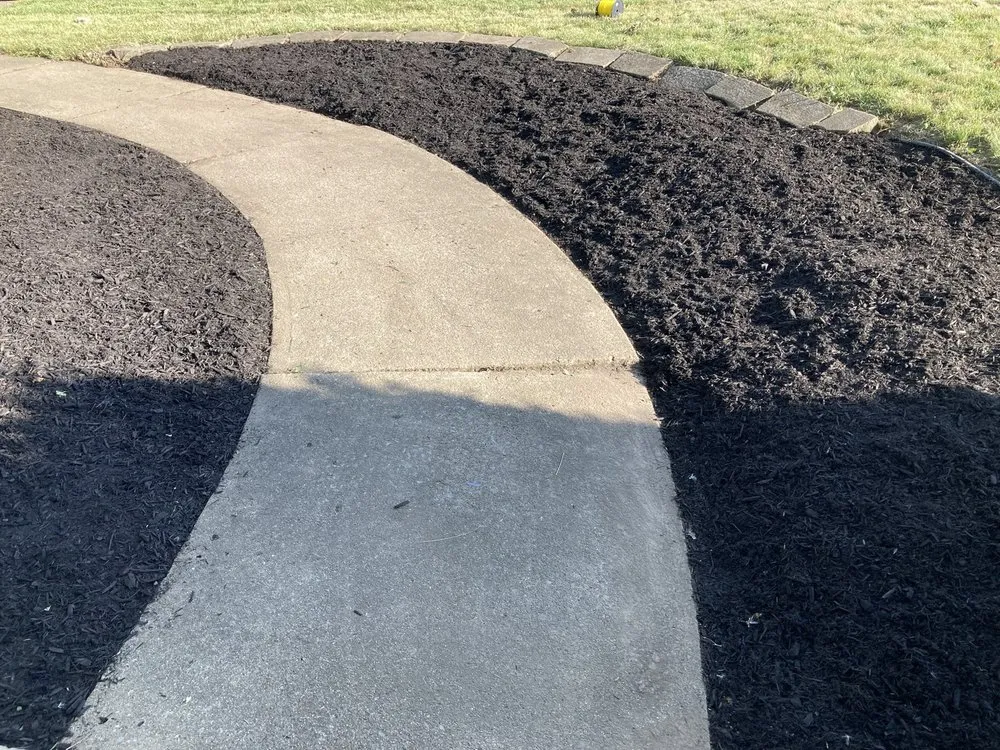 Custom landscape design in Mansfield, OH by EE Lawn Care