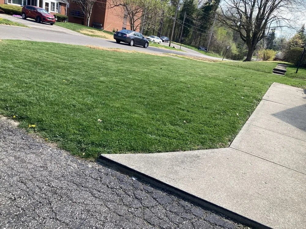 Expert yard maintenance in Mansfield, OH by EE Lawn Care