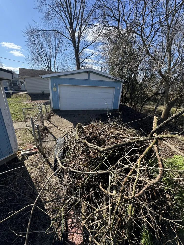 Affordable yard maintenance in Dayton, OH by Efficient and Reliable Services