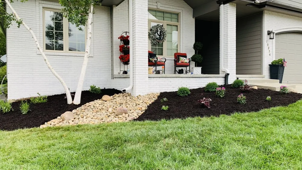 Local lawn care service for residential properties across Omaha, NE - Efrain Landscape