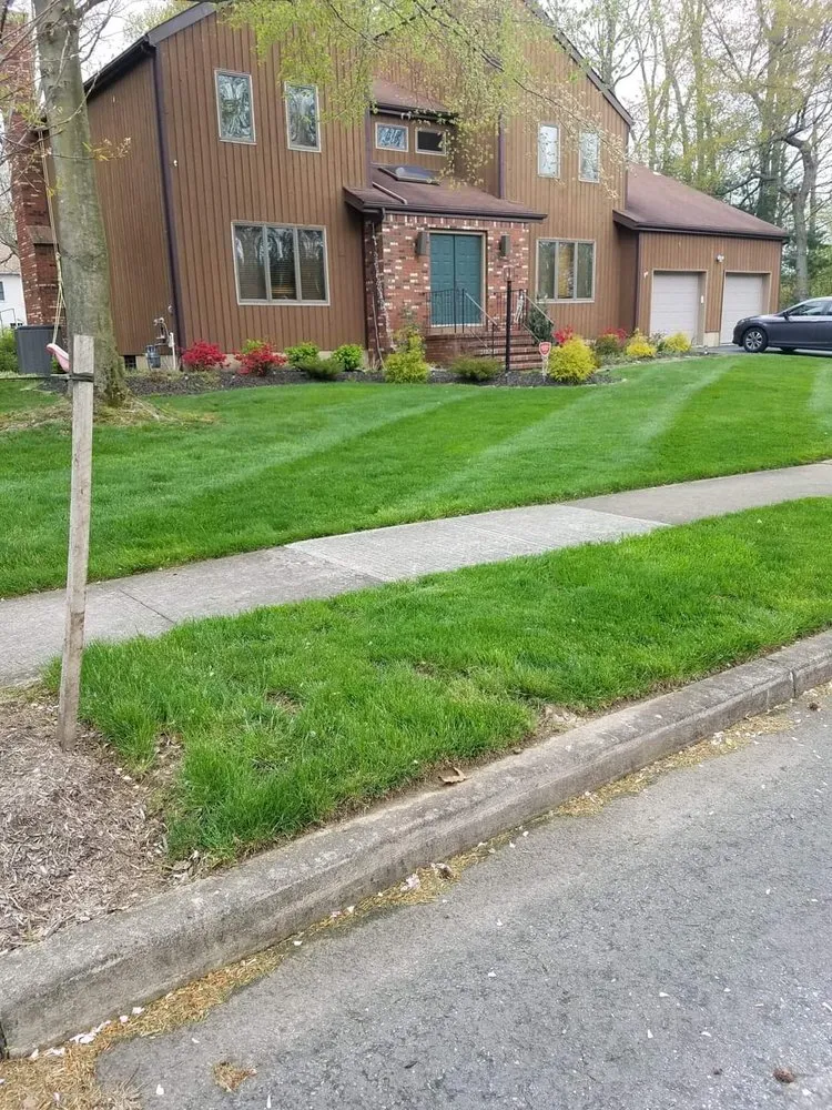 Professional lawn care service in Richmond, VA by Efreen Lawn Care & Landscaping