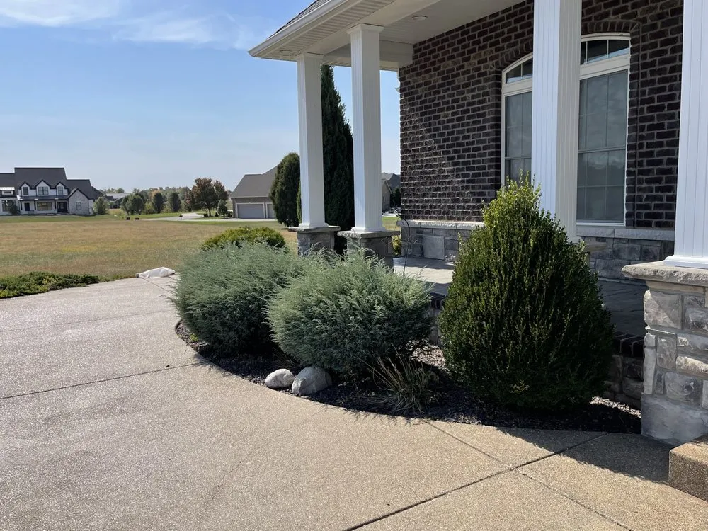 Local yard cleanup service in Evansville, IN by Egdi Landscaping