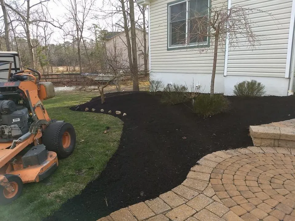 Affordable residential landscaping in Schwenksville, PA by E.Hunter Lawncare