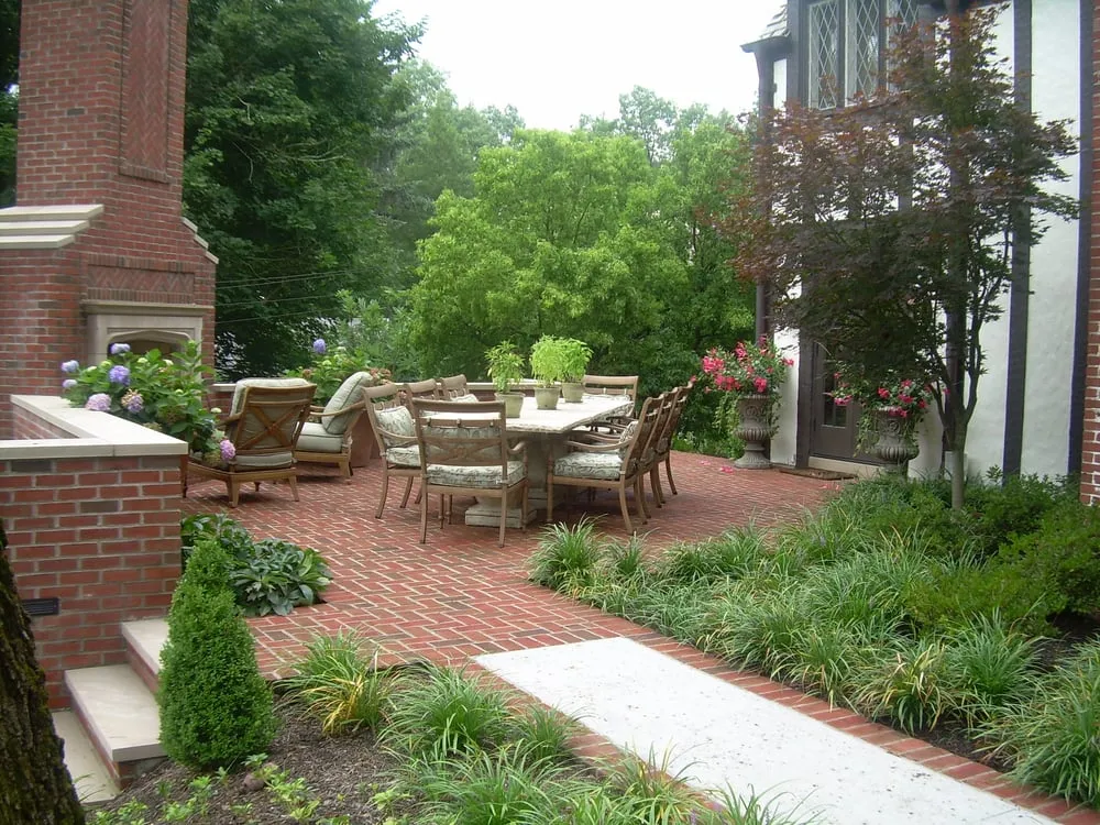 Expert lawn mowing service for beautiful yards in Cheswick, PA by Eichenlaub