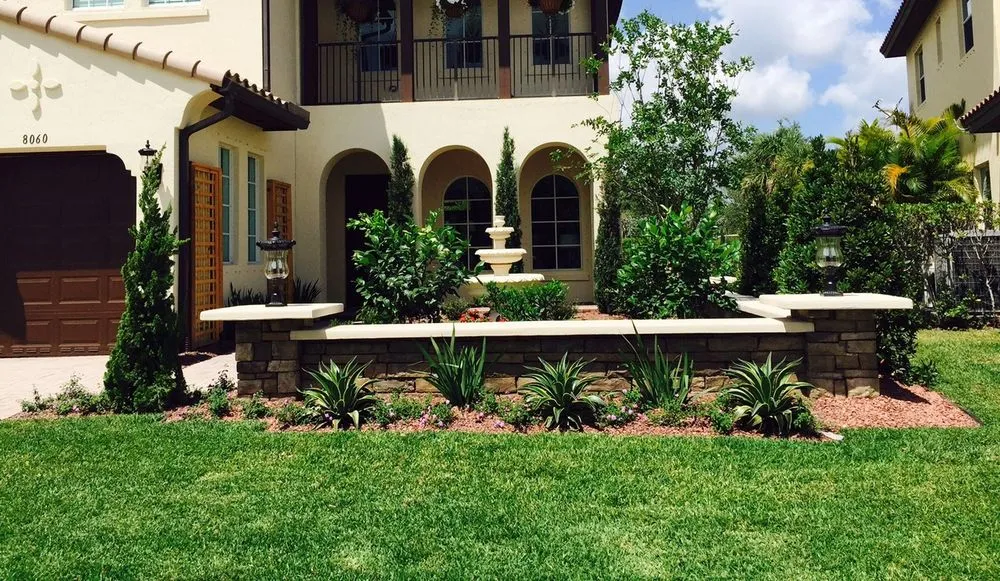 Affordable landscape design with custom design in Palm city, FL by Eileen G Designs