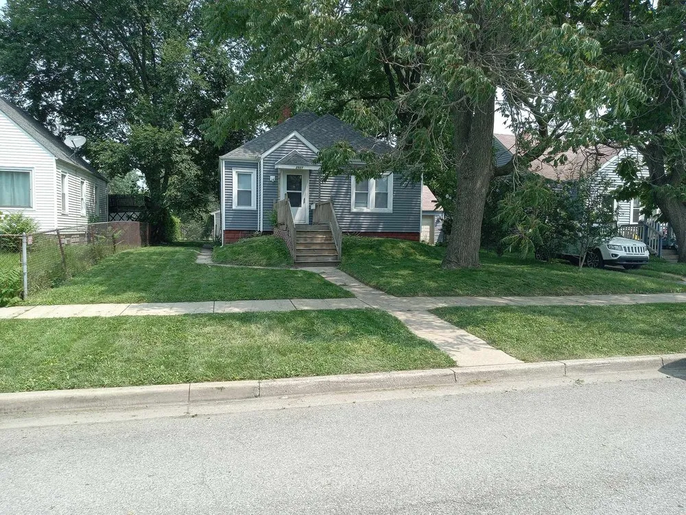 Custom landscaping services in Gary, IN - EJ And Son's Lawncare