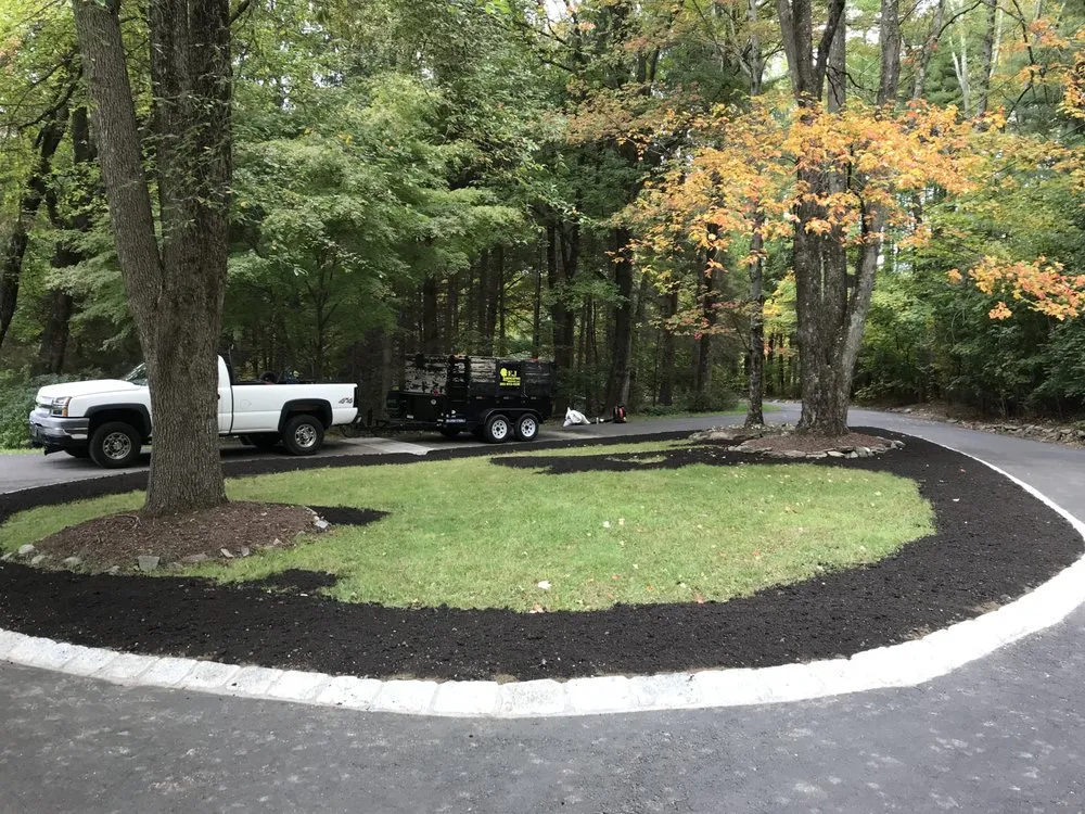 Local yard cleanup service for beautiful yards across Norwalk, CT - Ej Landscaping Service