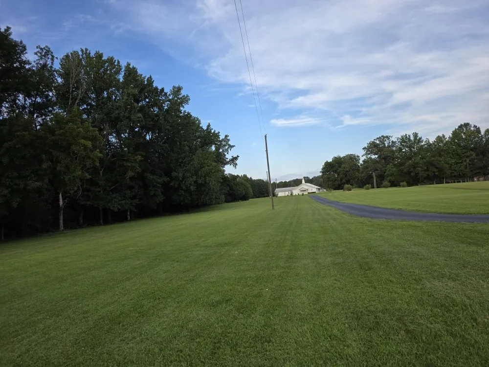 Professional yard maintenance in Hermanville, MS - EJD Lawns