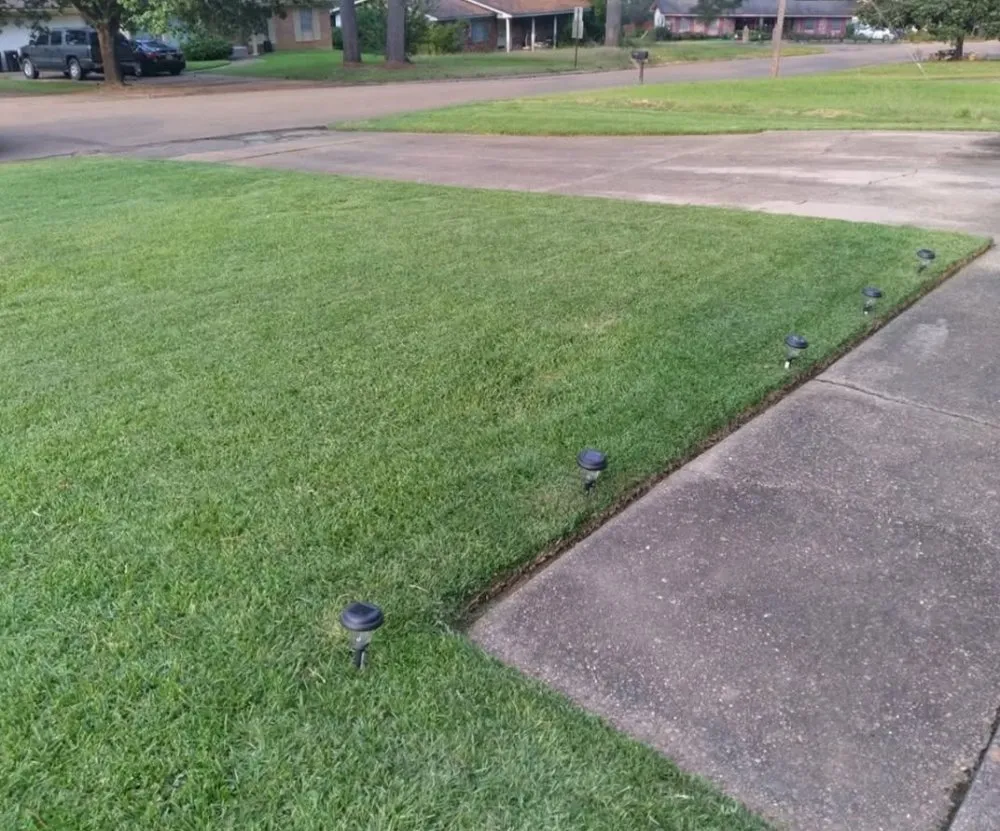 Professional garden landscaping in Hermanville, MS by EJD Lawns