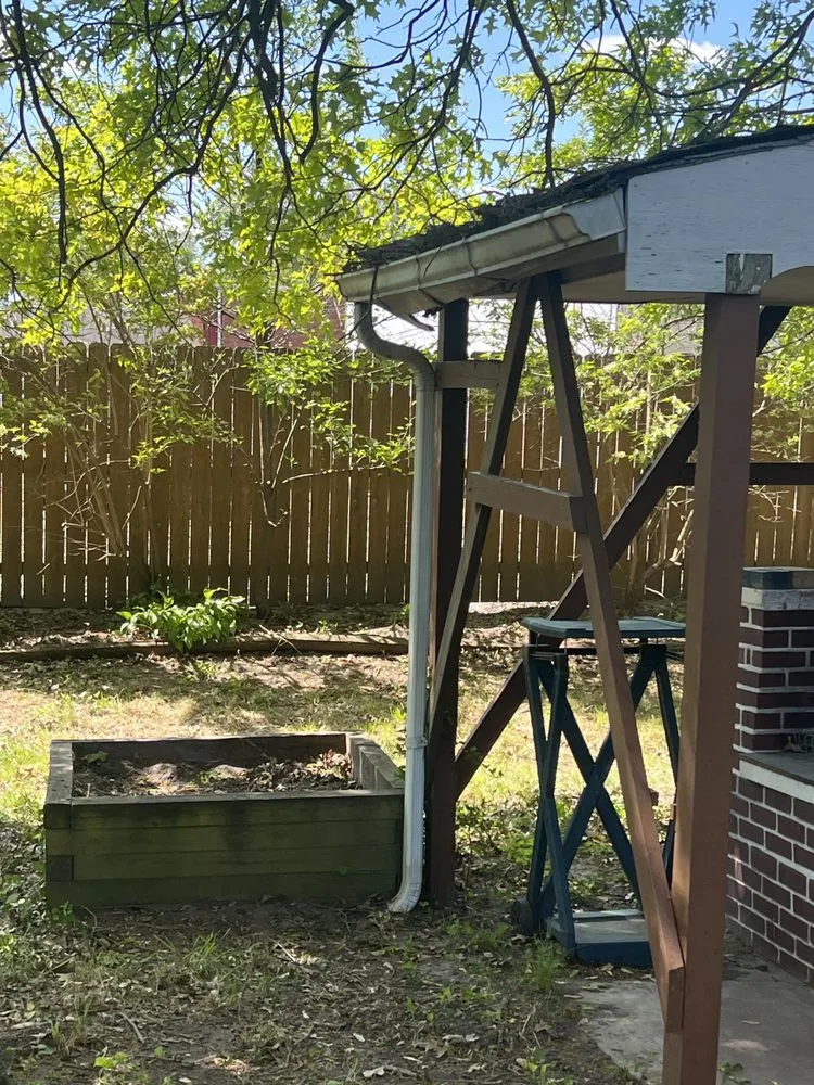 Trusted garden landscaping in East St. Louis, IL by EK Lawn Care Service
