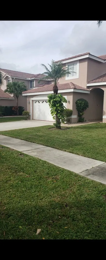 Local garden landscaping in Brownsville, TX by El Cowboy Proficient Lawn Care Service