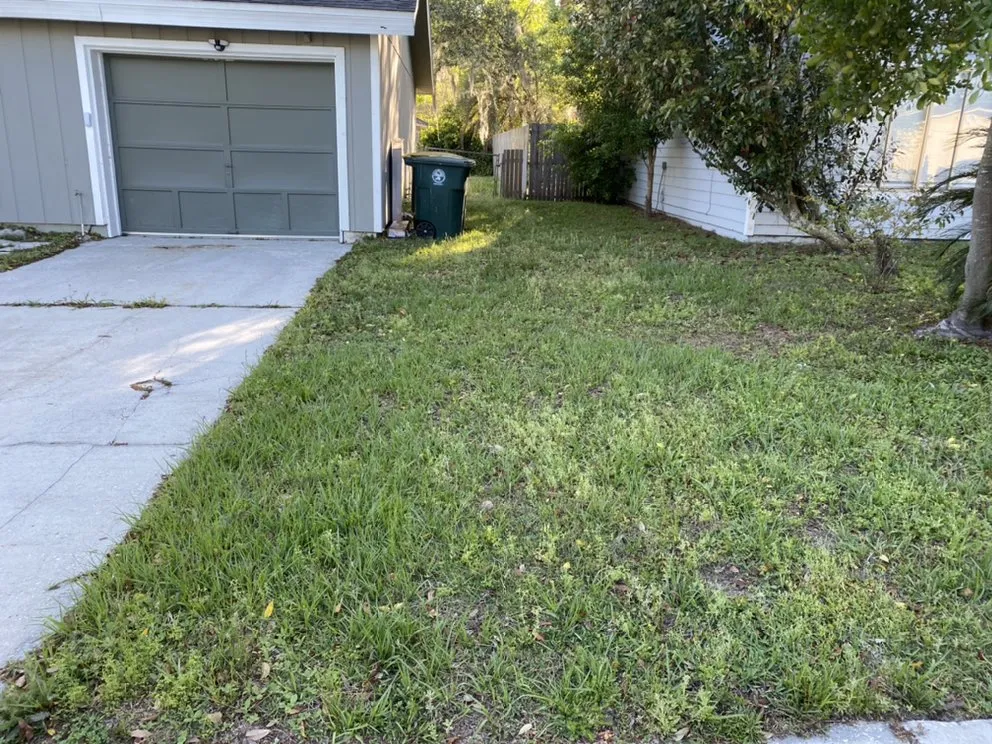 Custom lawn care service in Middleburg, FL by El Cubanito's Lawn And Landscaping Services