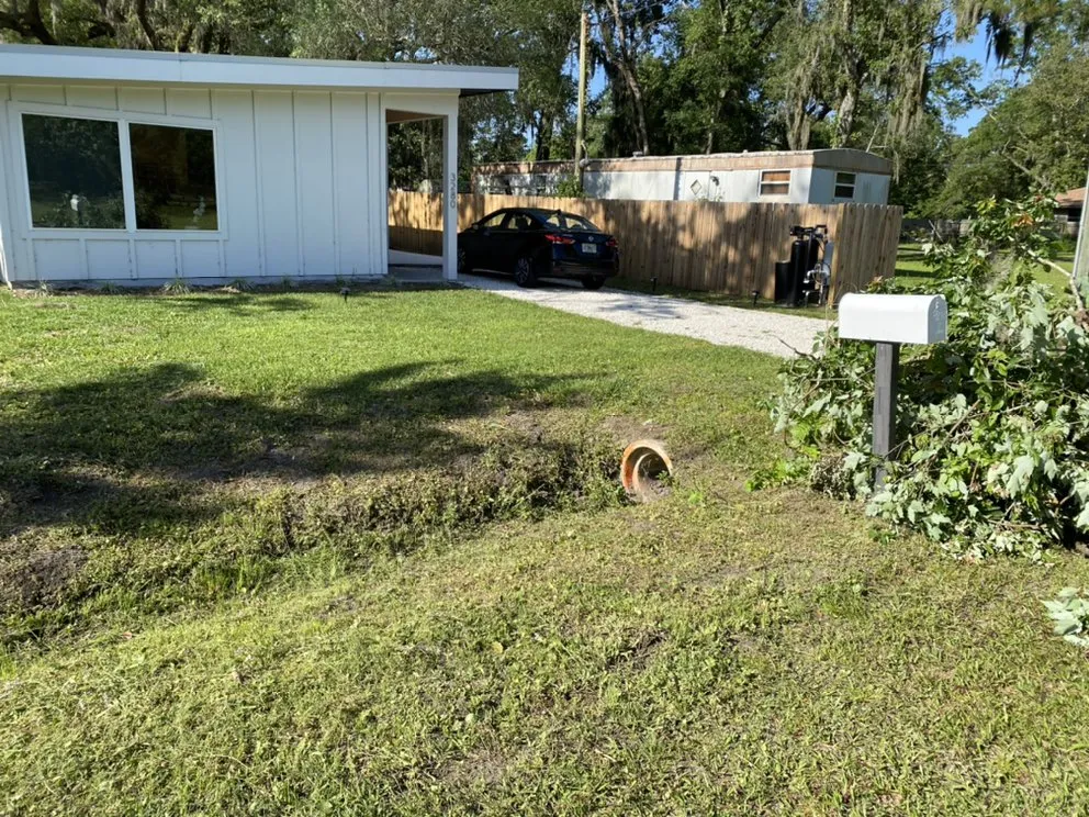 Custom landscaping services near you in Middleburg, FL by El Cubanito's Lawn And Landscaping Services