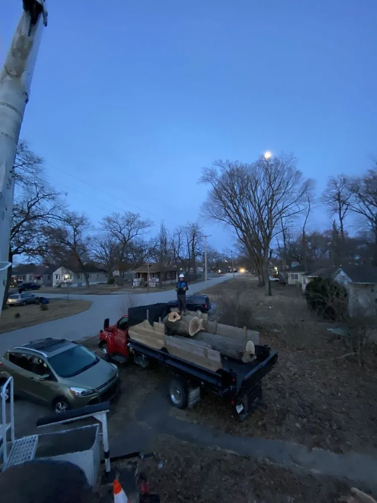 Trusted landscaping services experts serving Merrillville, IN - El Errante Tree & Landscaping Service