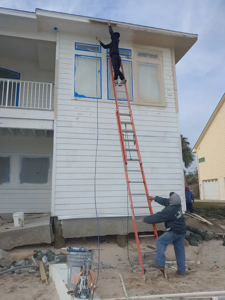 Custom yard maintenance experts serving Fort Walton Beach, FL - El Fenix Construction