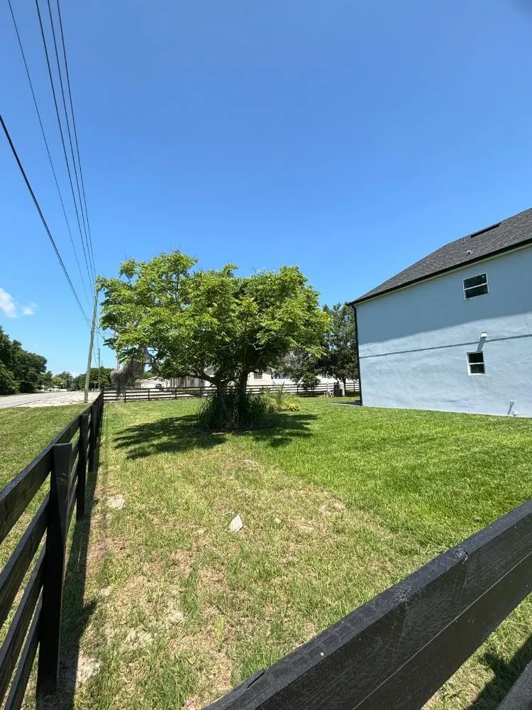 Reliable lawn care service experts serving Orlando, FL - El Gallo Landscaping