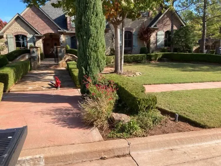 Affordable yard maintenance for residential properties in Lawton, OK by EL Gallo’s Landscaping
