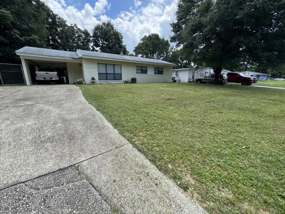 Expert garden landscaping for homes across Pensacola, FL - El Gordo Lawn Mower