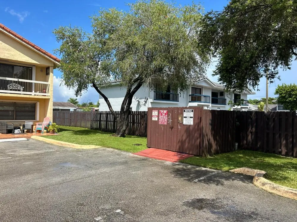 Custom landscape design for homes in Miami, FL by El Jicaro