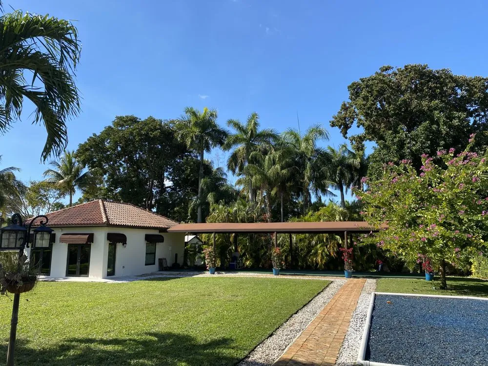 Reliable yard cleanup service for beautiful yards in Miami, FL by El Jicaro