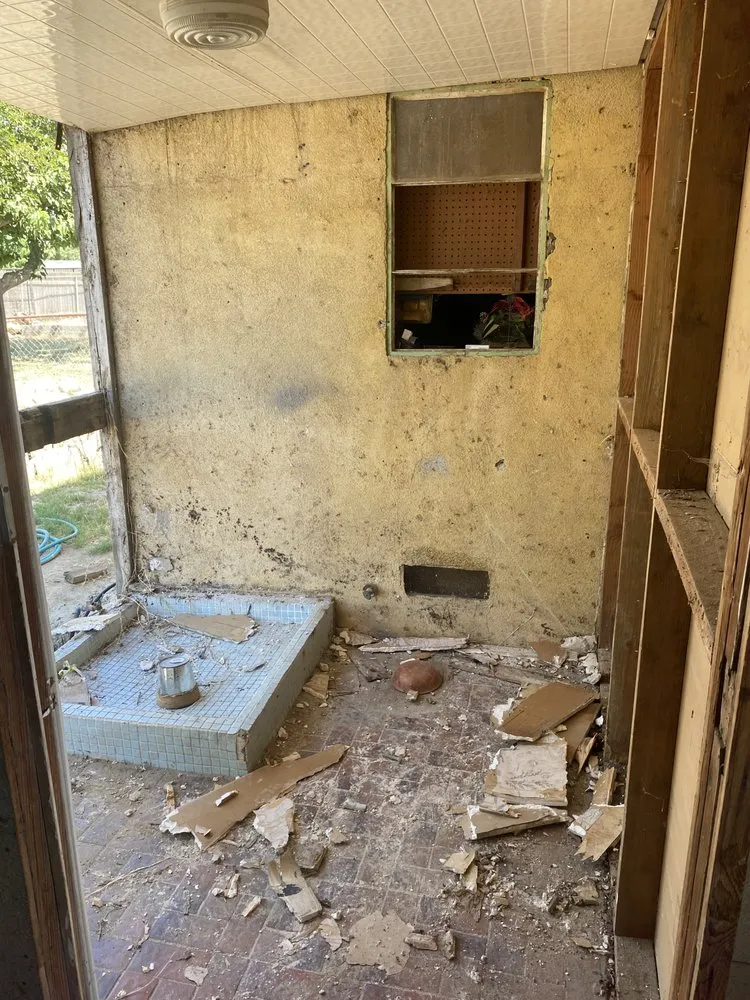 Affordable lawn care service for year-round maintenance in Bakersfield, CA by El Rancho Perez