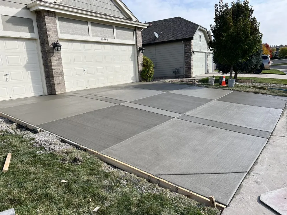 Trusted yard maintenance for residential properties across Commerce City, CO - El Rey Construction