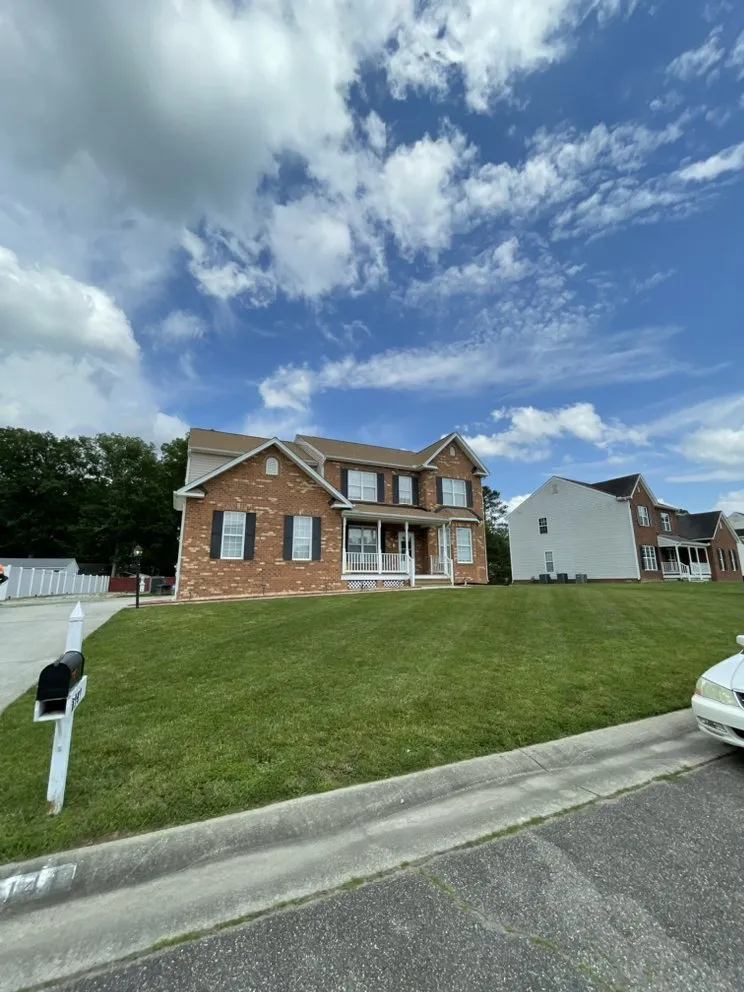 Custom landscaping services for homes in Richmond, VA by El Tapatio Landscaping